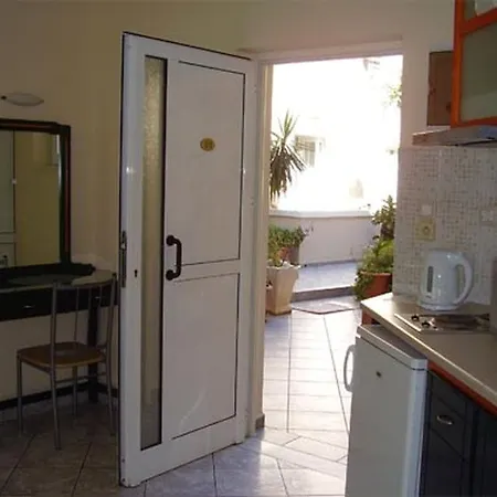 Nirvana And Apartements Hotel